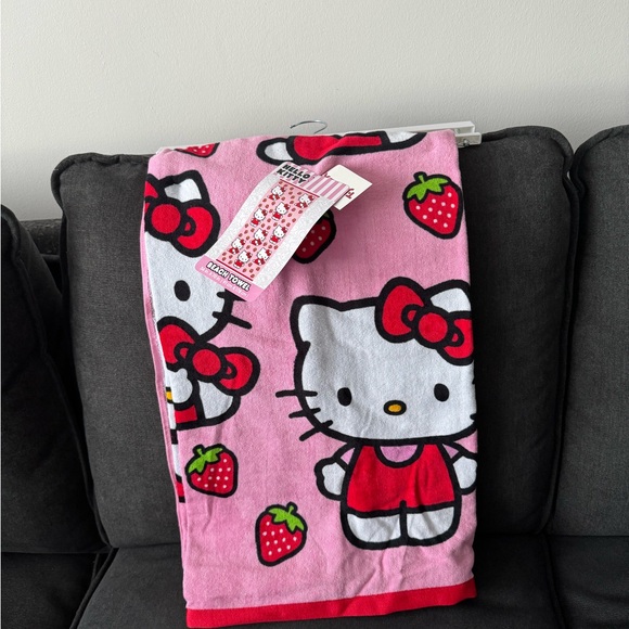Hello Kitty Beach Towel Strawberry - Picture 1 of 5